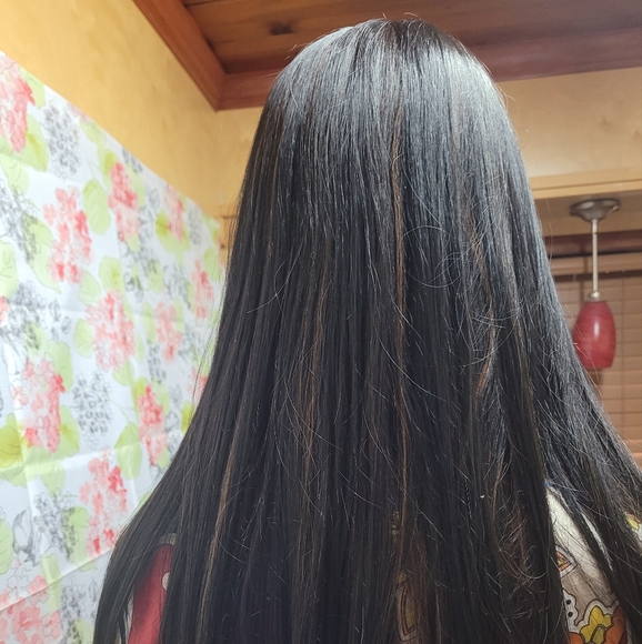 NWOT Dark brown with highlights 28" wig - Picture 3 of 3